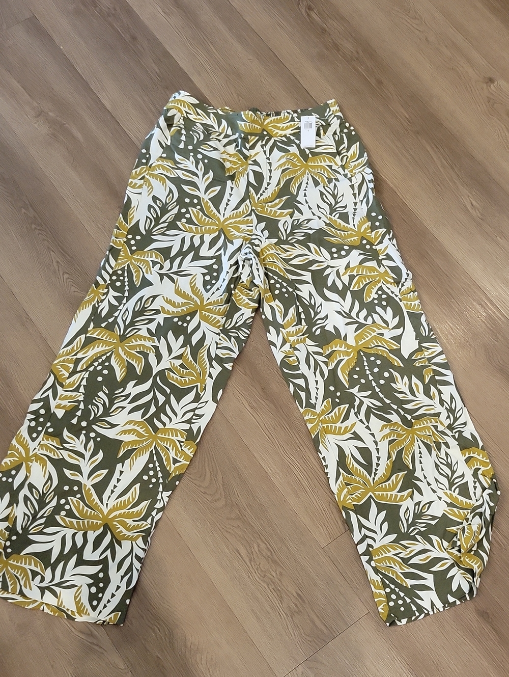 NEW! Old Navy Tropical Leaf Pants